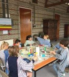 DE BASISSCHOLEN GAAN WEER NAAR VELDZICHT