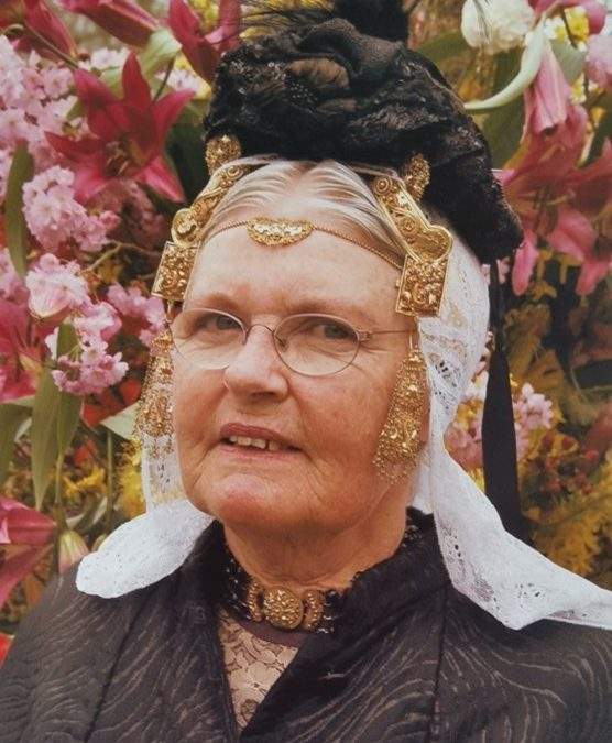 PRESENTATIE OUDE KLEDERDRACHT OP ZONDAG  9 OKTOBER 2022 IN STREEKMUSEUM VELDZICHT